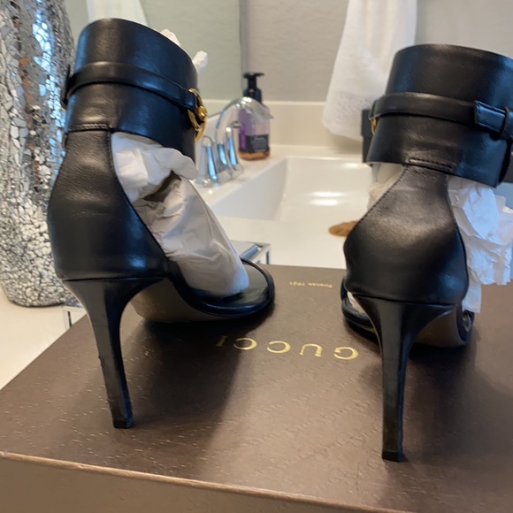 🚫SOLD🚫Gucci Sandals - Picture 2 of 4